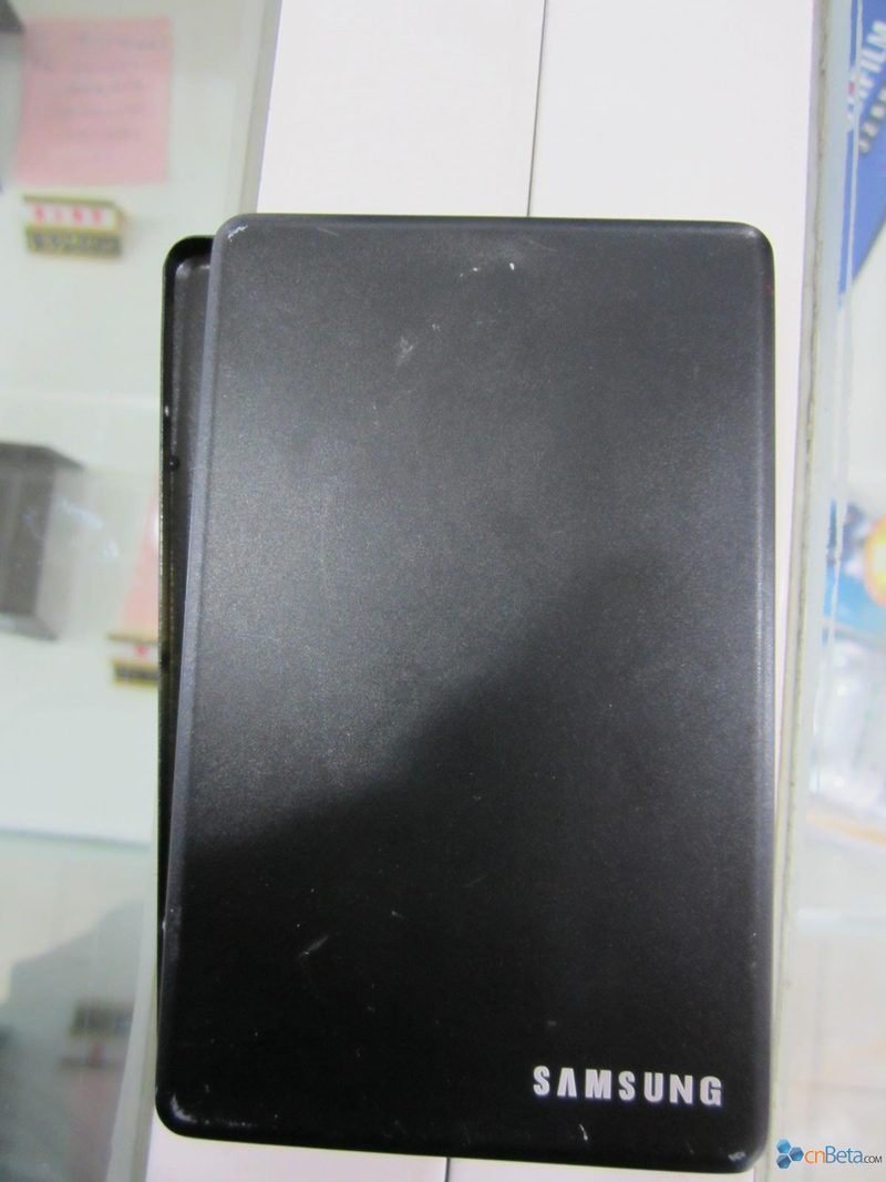Illustration for article titled Duped Shopper Gets HDD Filled with Stupid Glue and Other Worthless Crap